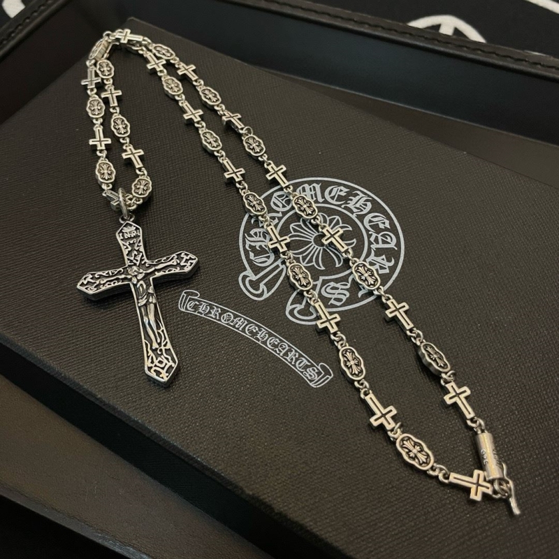 Ch*0me He**ts necklaces